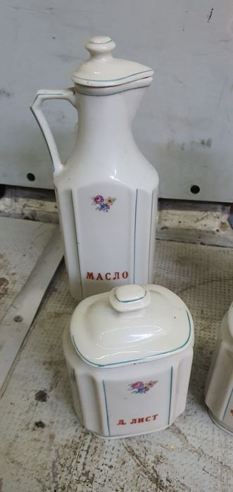 Канички и буркани за подправки