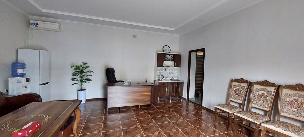 Сдам только под офис:Евроремонт,мебель вдоль дороги к ТЦ Food City.