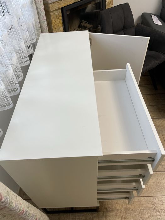 Comodă cu sertare și ușă din MDF