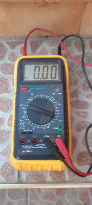 Мултицет  ProfiLine за измерване на напрежение