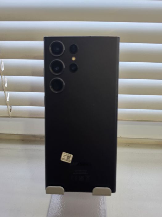 Продавам Samsung GALAXY S23 ULTRA 256gb