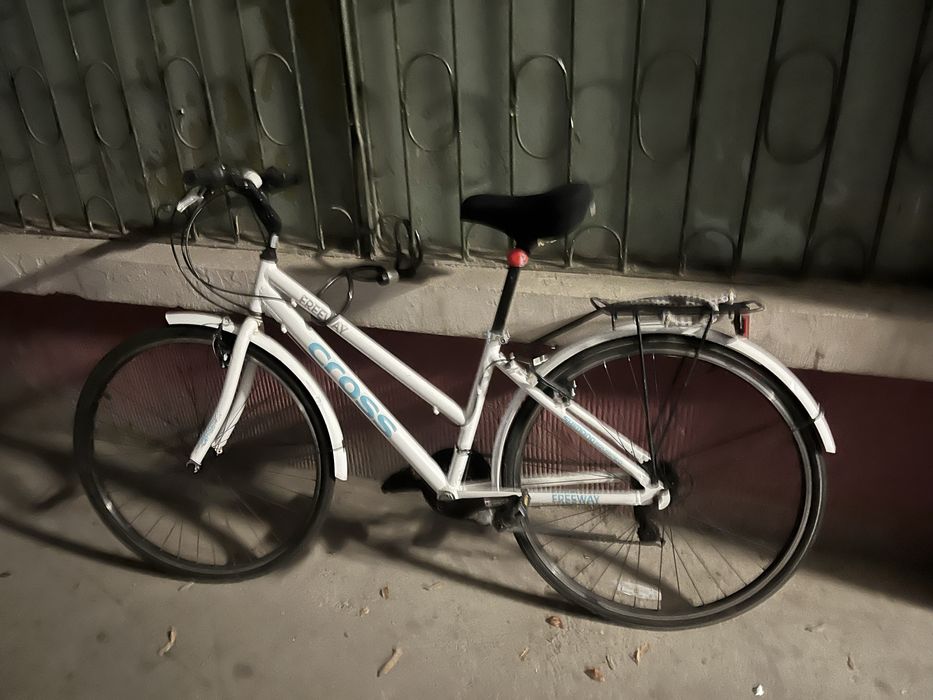 Vând bicicletă damă – ca nouă.