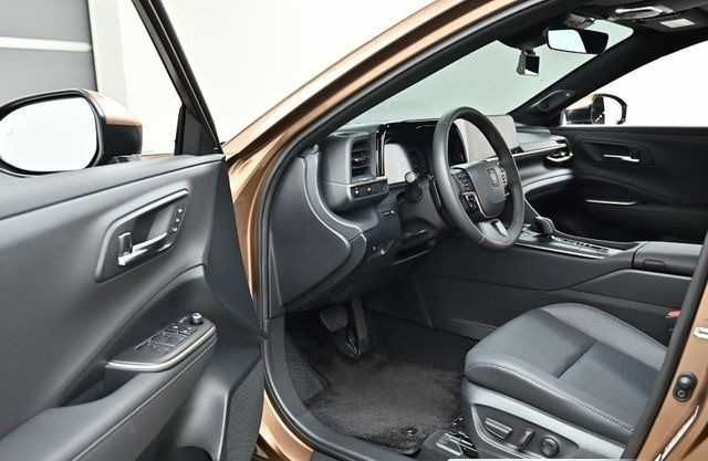 Toyota Crown AWD бензин+гибрид