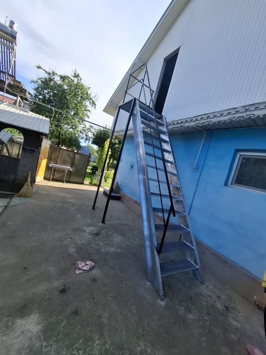 Vindem scări metalice zincate