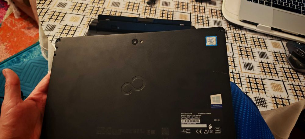 Laptop-tabletă 2 în 1 Fujitsu Stylistic Q738 i5-8350 8Gb ram 120Gb SSD