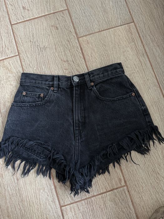 Pantaloni scurti