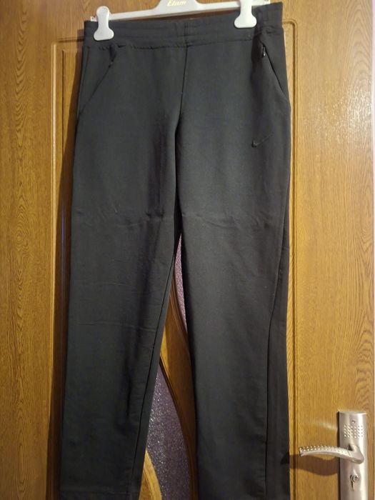Vând Pantaloni de Trening Damă Nike Originali Italia Mărimea L