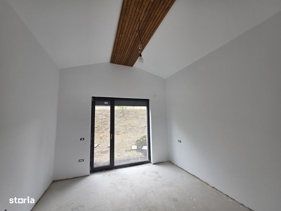 Casa singur in curte Tărlungeni