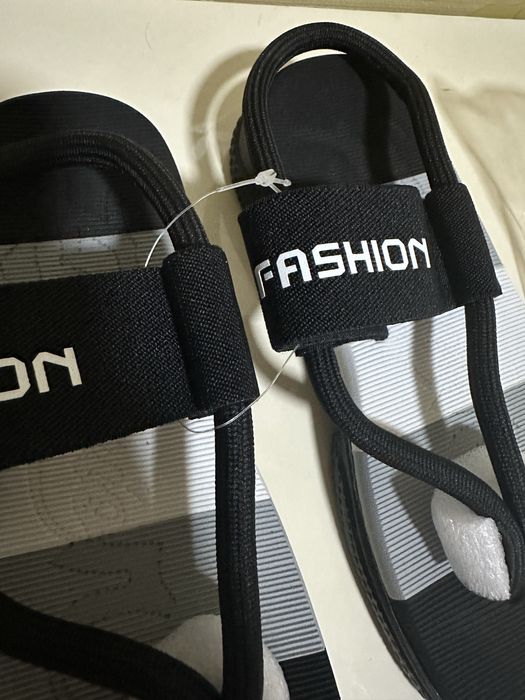 Продам сандали новые