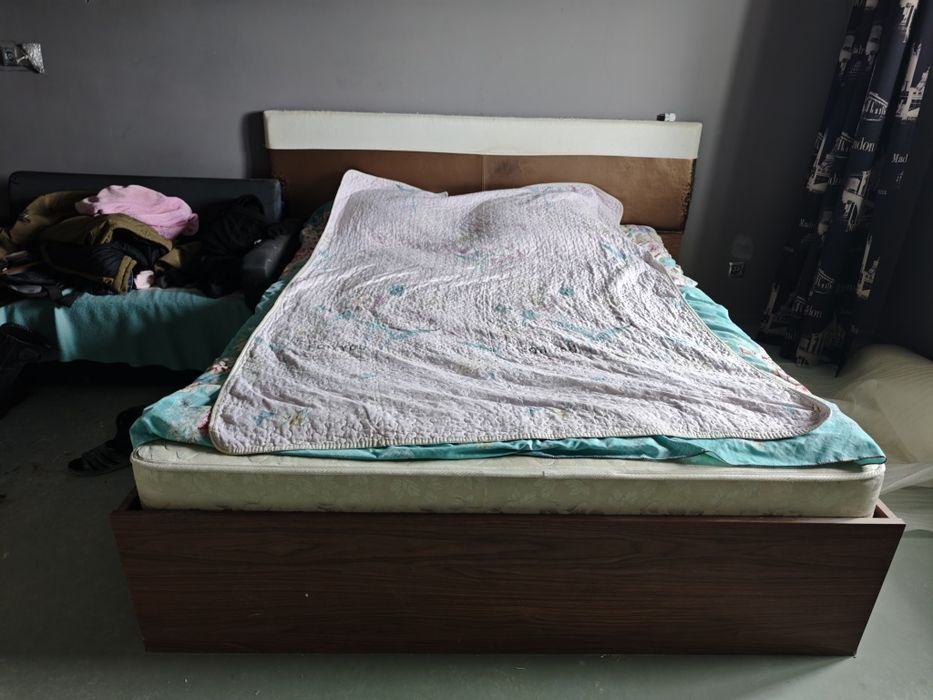 Двухспальная кровать