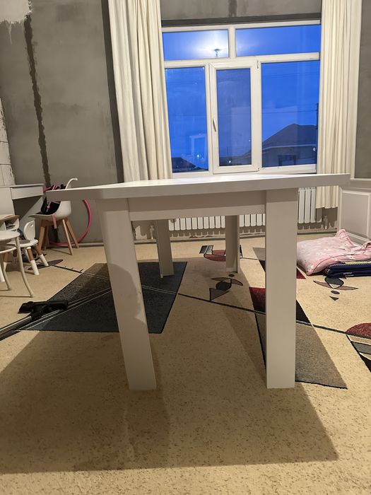 Срочно продается стол белый!