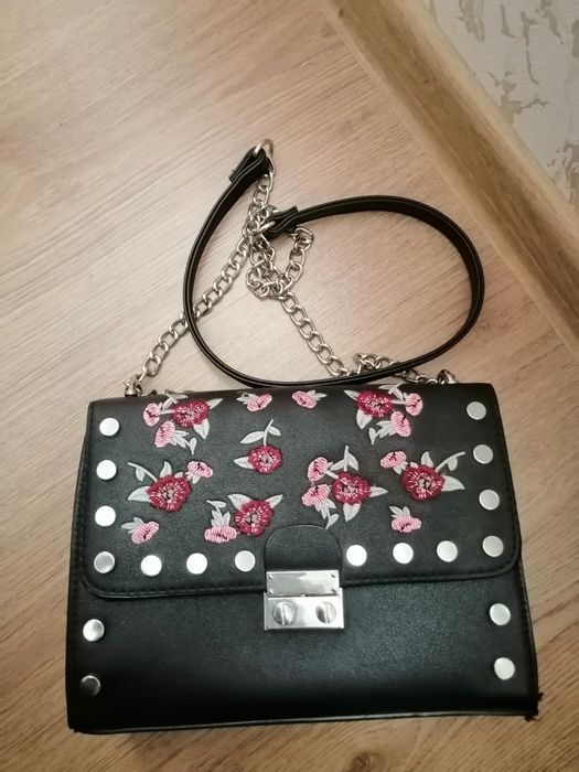 Много чанти нови