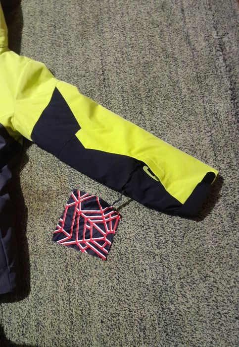 Продавам ски яке ,,Spyder europe"