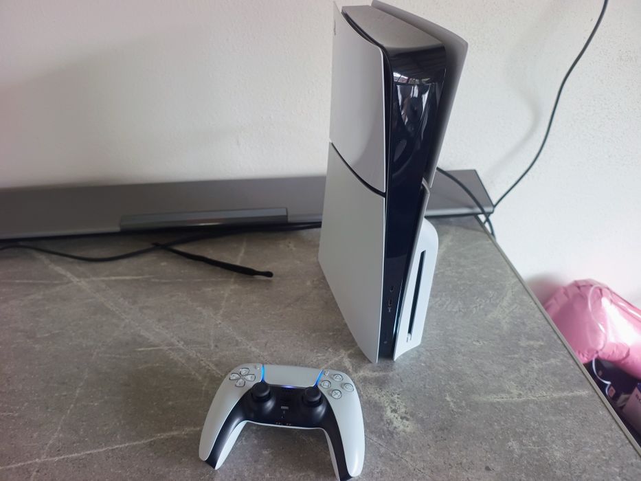 Vând PS5 Slim DiskEdition 1t +1 joc