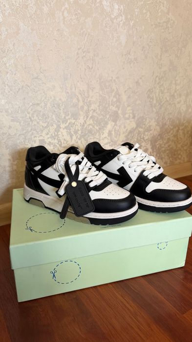 Обувки Off-White