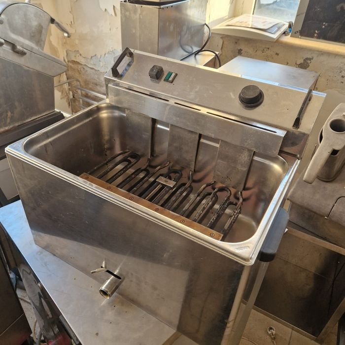 Friteuza electrica cu banc, la 380v, cu robinet