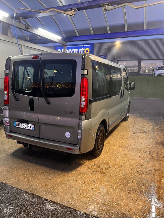 De închiriat Renault Trafic 8+1 locur