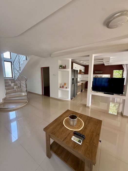 Inchiez casa cu 4 dormitoare