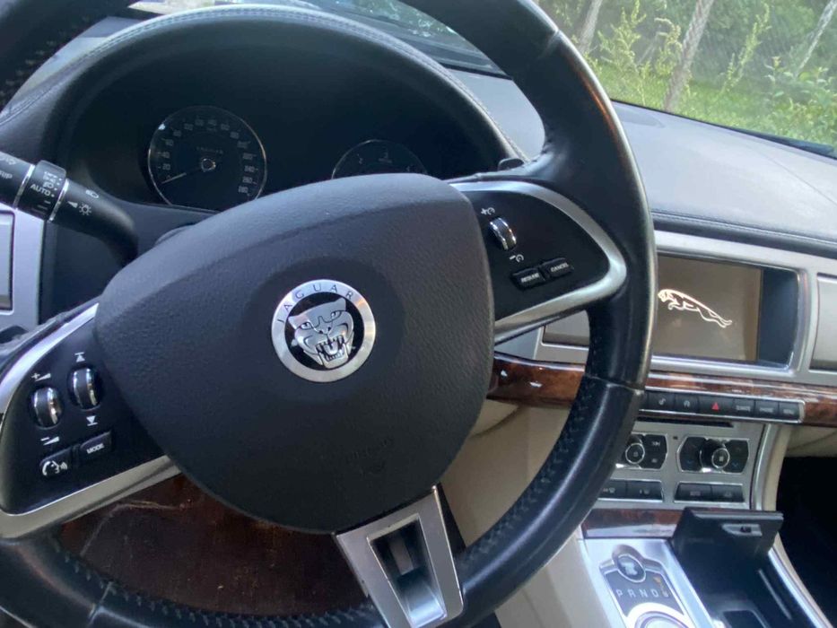 Бартер Перфектен Ягуар, Jaguar XF