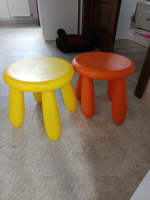Mese și scaune din plastic