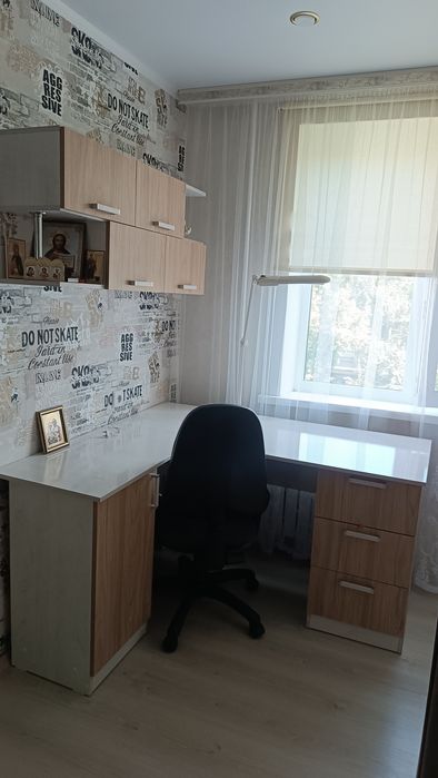 Продам письменный стол для школьников
