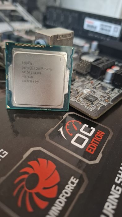 Продам процессор i7 4790 с кулер