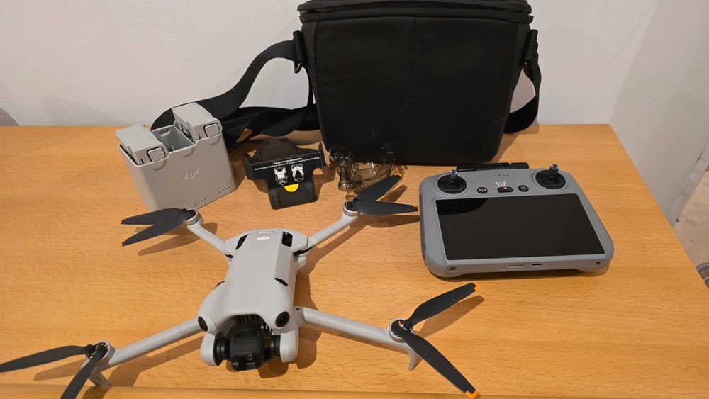 Дрон DJI Mini 4 Pro Fly More Combo