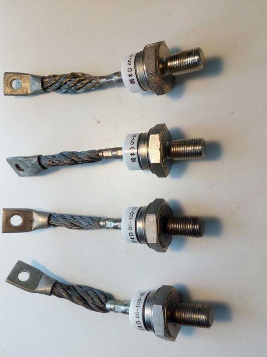 Продават се мощни диоди, тиристори и триаци (симистори).