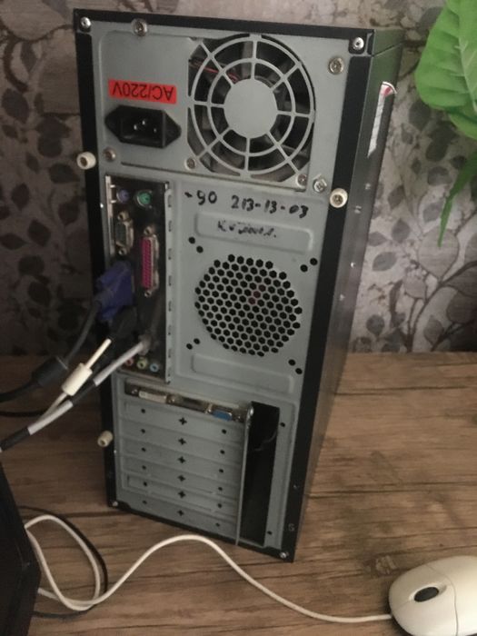 Домащние компютер работает для офис и для дите.