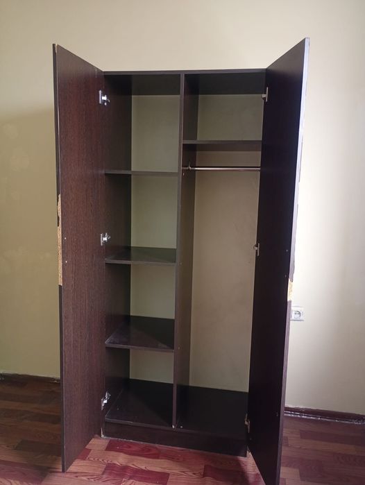 Продам шкаф и стол