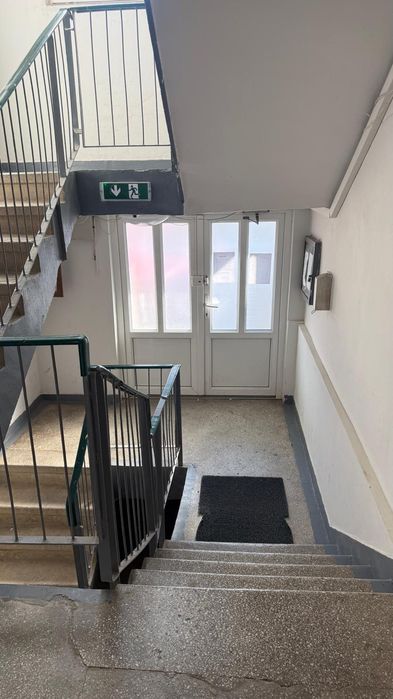Vând Apartament 3 Camere, 65 mp, etaj 2 Str.  Salcâmului