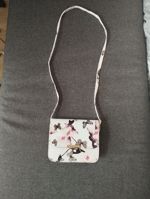 Ефектна пролетна чанта