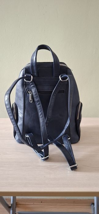 Rucsac din imitatie piele, albastru, model clasic, stare foarte bună