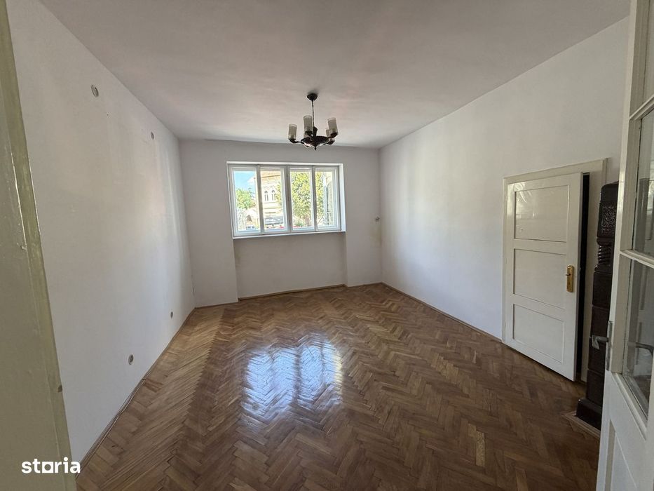 Spatiu comercial de inchiriat  langa MISAKI / GLOW ARTIST SALON