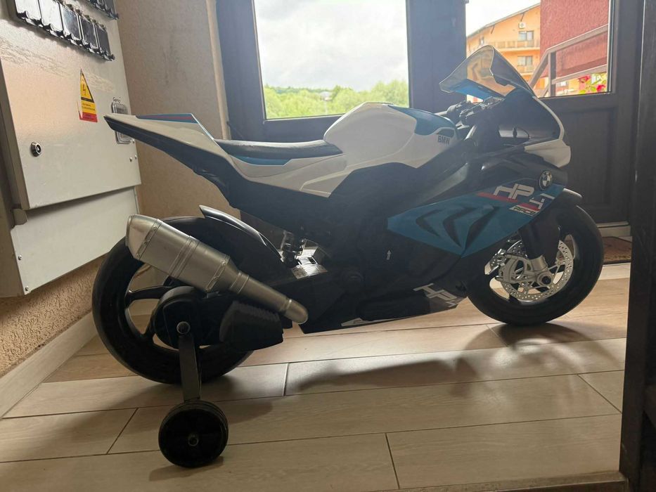 Vând motocicleta BMW copii electrica