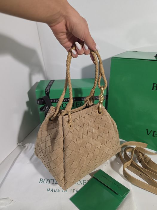 Налична чанта Bottega Veneta Parachute