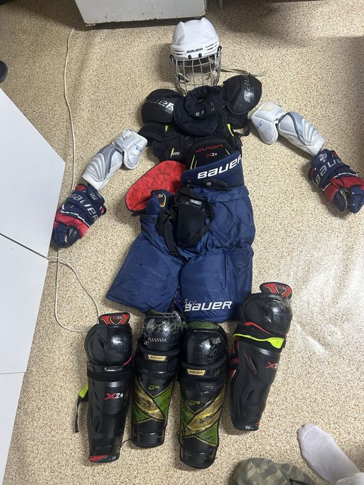 Продам хоккейную форму , без коньков