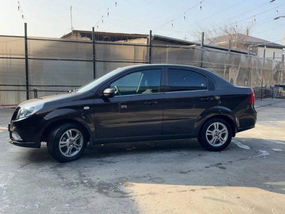 Нексия 3 сотилади