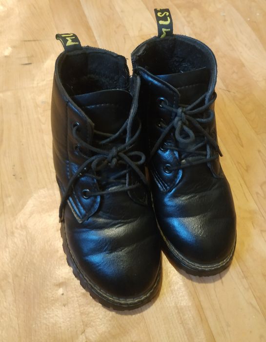 Продам детские ботинки 34 размер