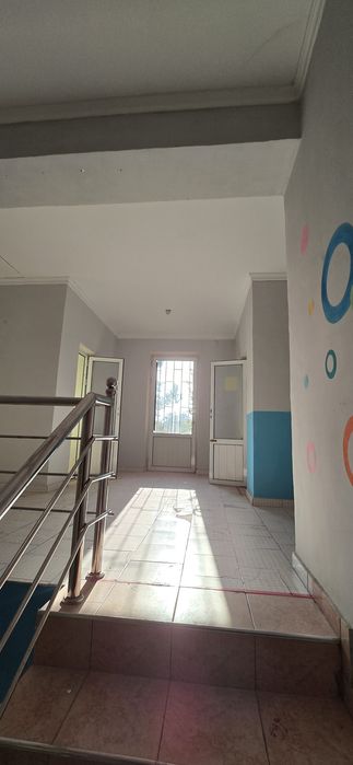 Кибрай марказида 2эт 8хона.