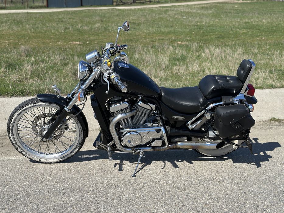 Suzuki intruder VS 600  (nu honda , harley , kawasaki ,yamaha ) schimb cu auto