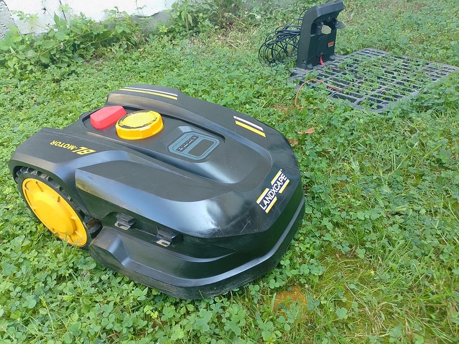 Vând robot de tuns gazonul adus din Germania