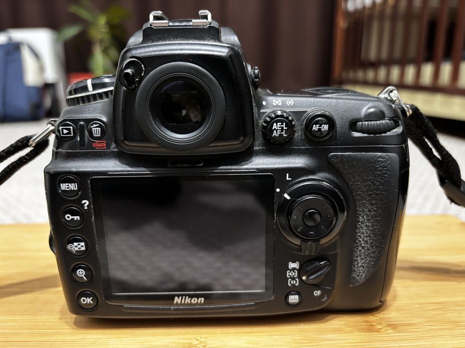 Nikon D700 (body + 2 acumulatori originali)