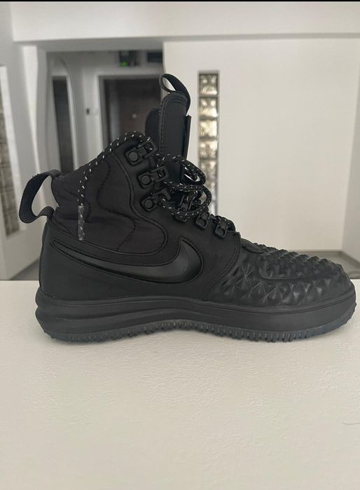 Vând ghetuțe Nike mărimea 37.5 sau 23.5 cm