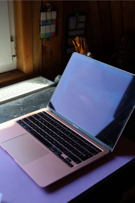 MacBook Air 13 M1 2020, 8GB RAM, SSD 256 GB, Baterie 97%