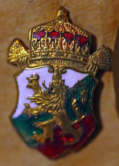 Продавам колекция от значки - антикварни и нови