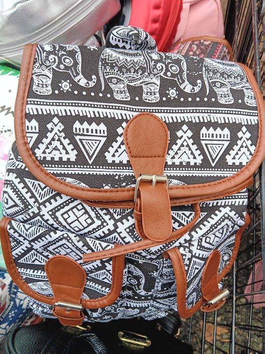 Затворен Магазин за Чанти 5-10лв.на едро