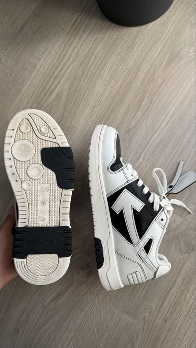 Vand Off-White OOO