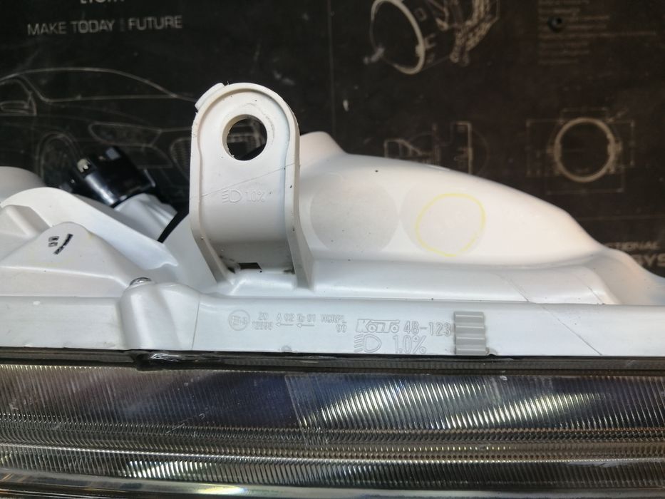 Фара тойота хайландер оригинал