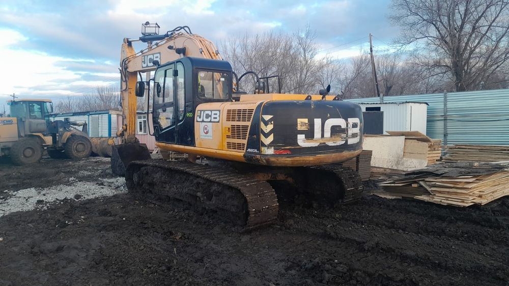 Услуги гусеничного экскаватора